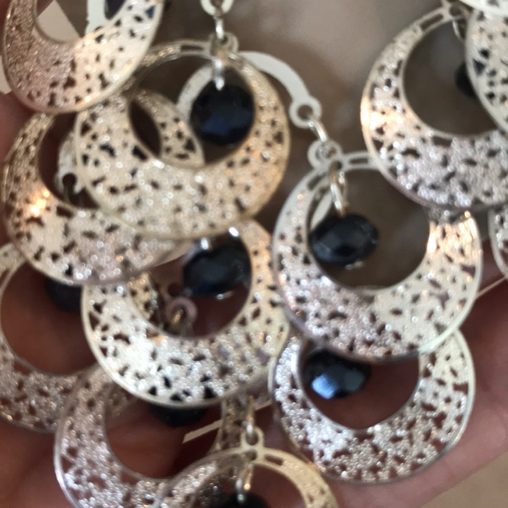 Cara statement earrings - Picture 4 of 4